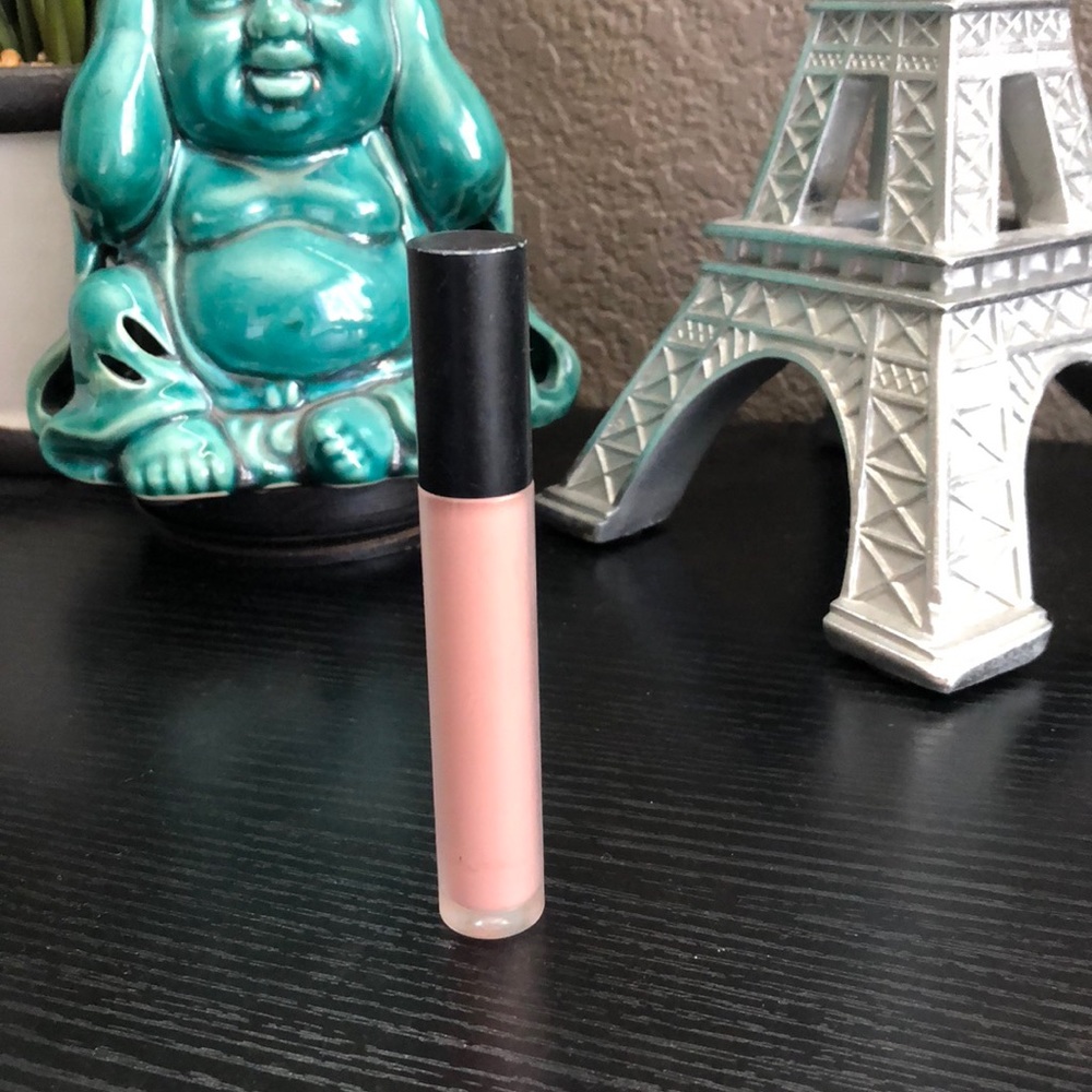 MAC flair for finery lipgloss creme sheen pink